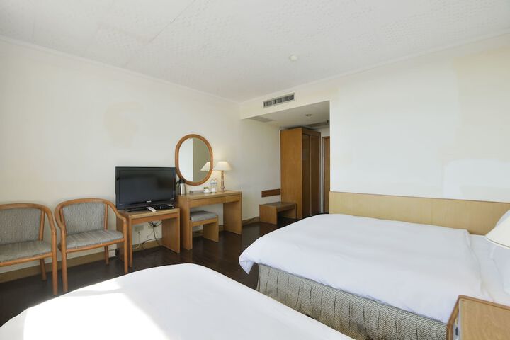 Room 17 of 49