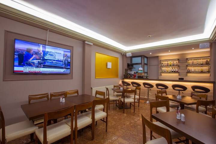Lounge 56 of 60