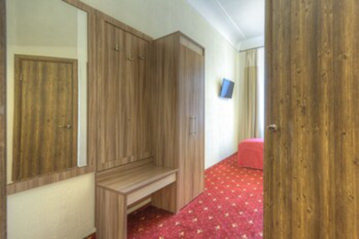 Room 9 of 21