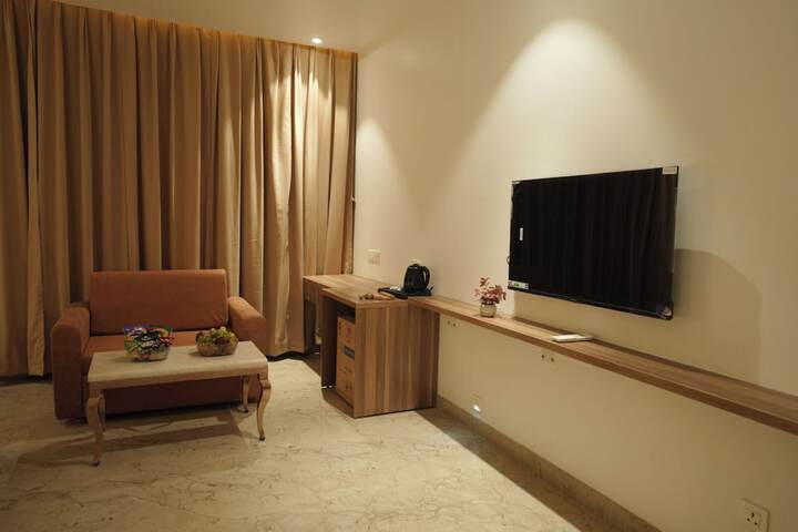 Room 31 of 102