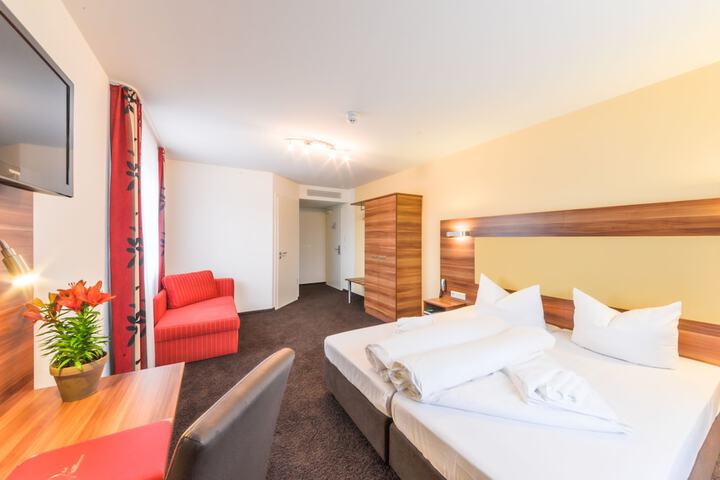 Room 2 of 68