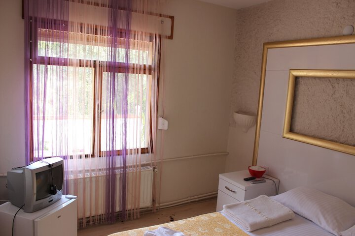 Room 27 of 27