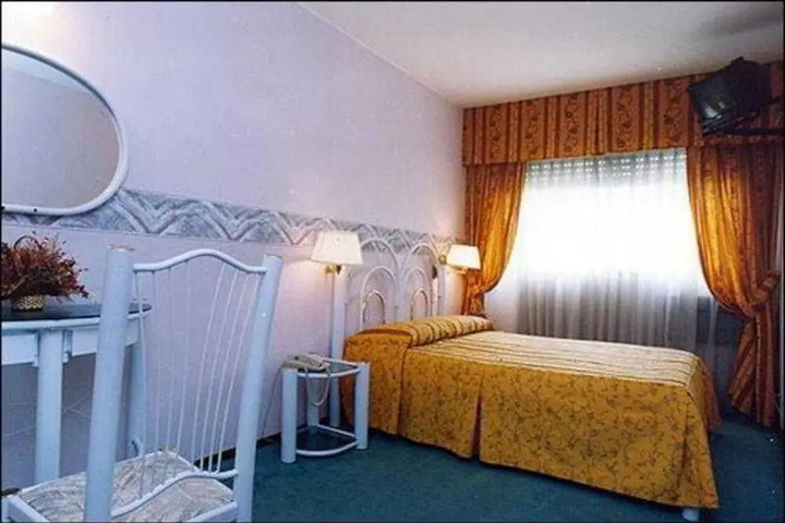 Room 2 of 7