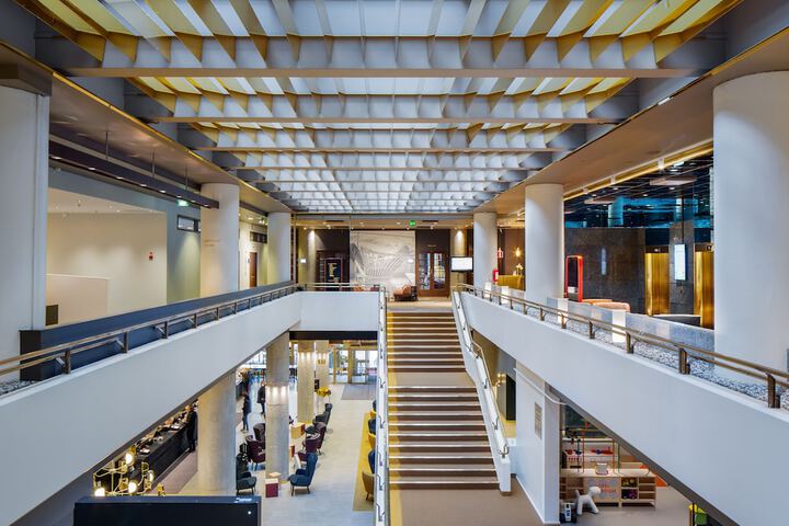 Entrance & Lobby