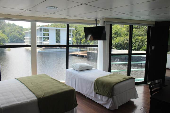 Room 8 of 48
