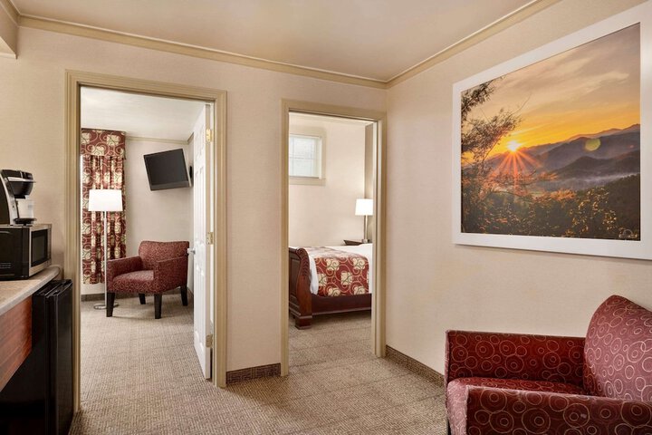 Suite 2 Double Beds (1 of 5)