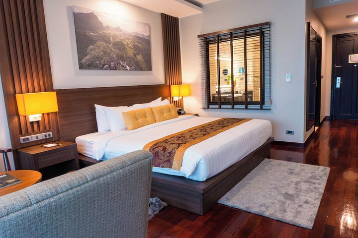 Room 28 of 100