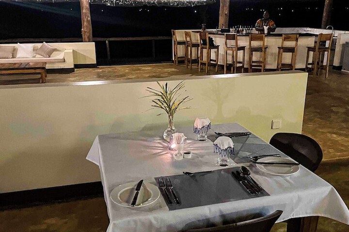 Dining 30 of 54