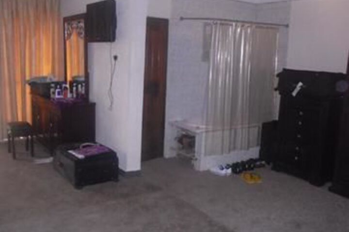 Room 4 of 27