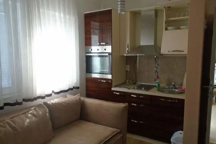 Room 4 of 12