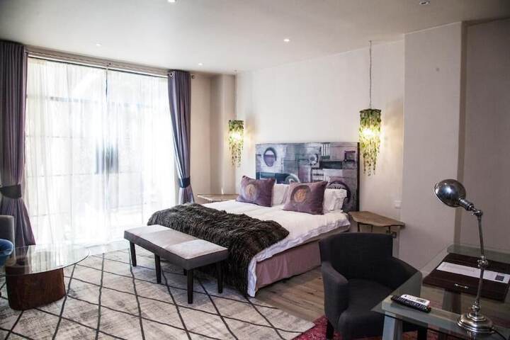 Room 32 of 74