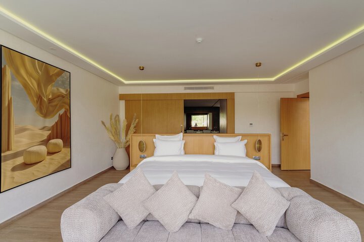 Room 2 of 10