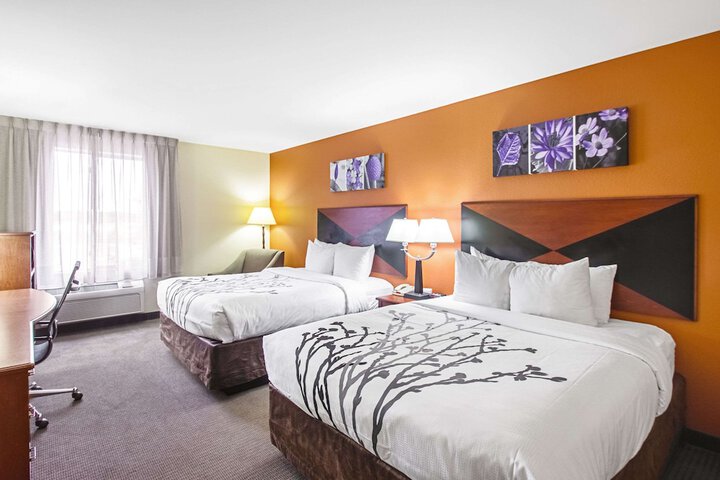 1 Queen Bed (6 of 9)