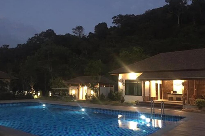 Koh Ngai Paradise Beach Resort