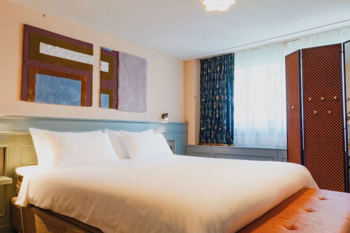 Room 45 of 239