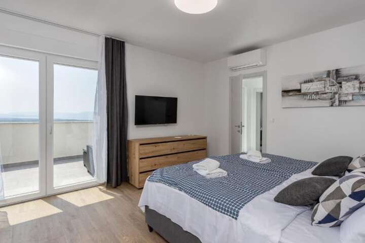 Room 2 of 42