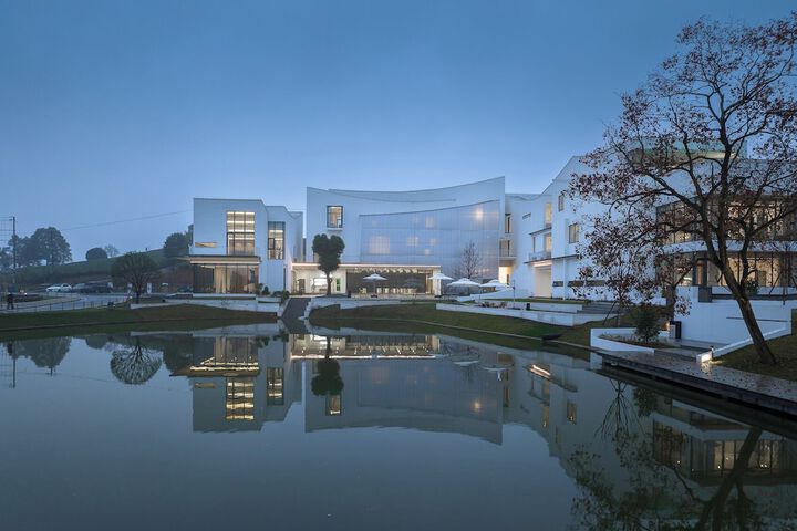 Xinchi Sakura Valley Resort in Shaoxing