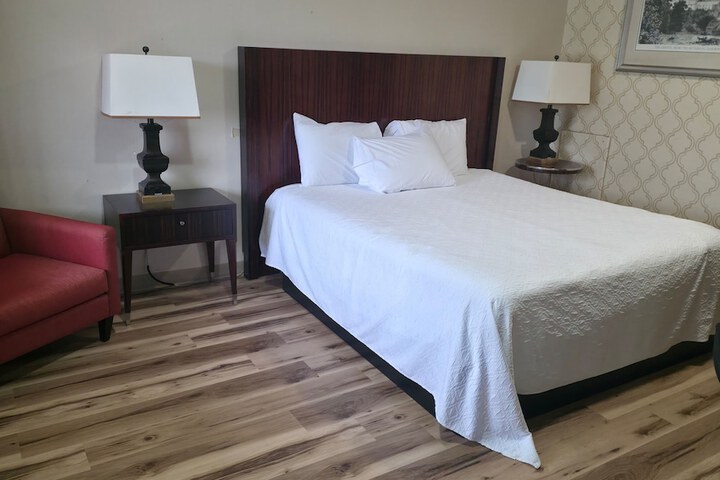 Room 6 of 19