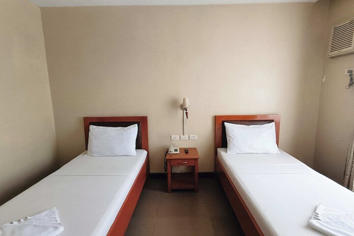 Room 13 of 73
