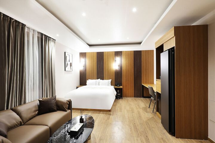 Room 5 of 32
