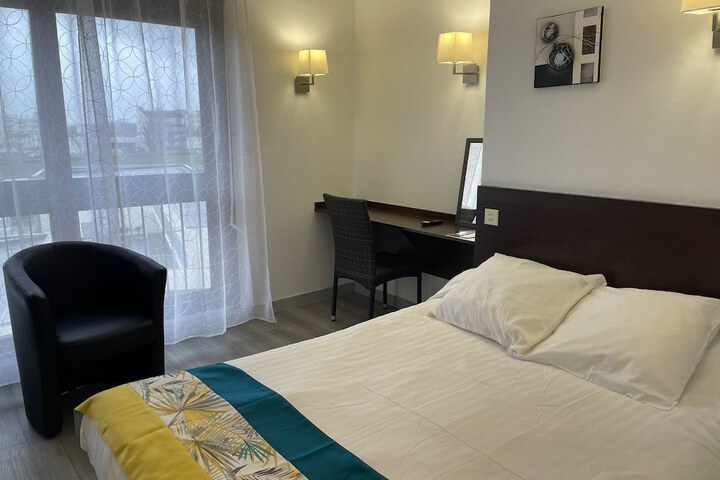 Room 3 of 12