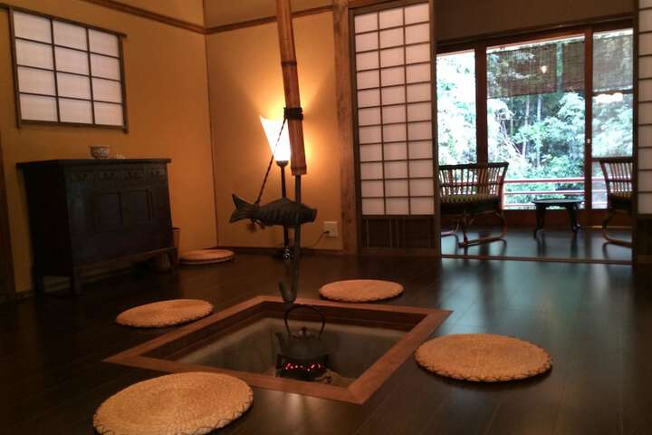 Room 4 of 98