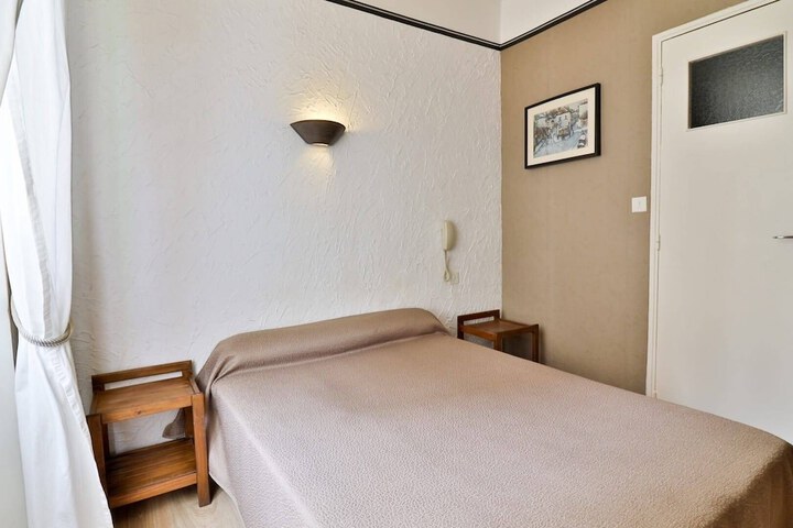 Room 8 of 43