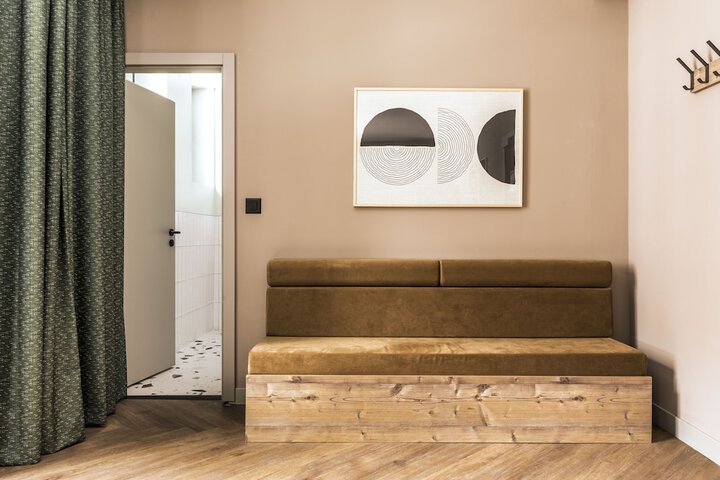 Room 17 of 75