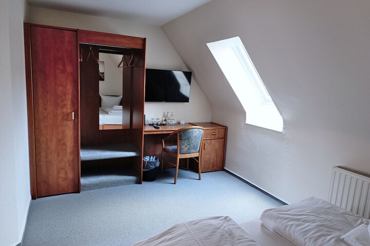 Room 15 of 36