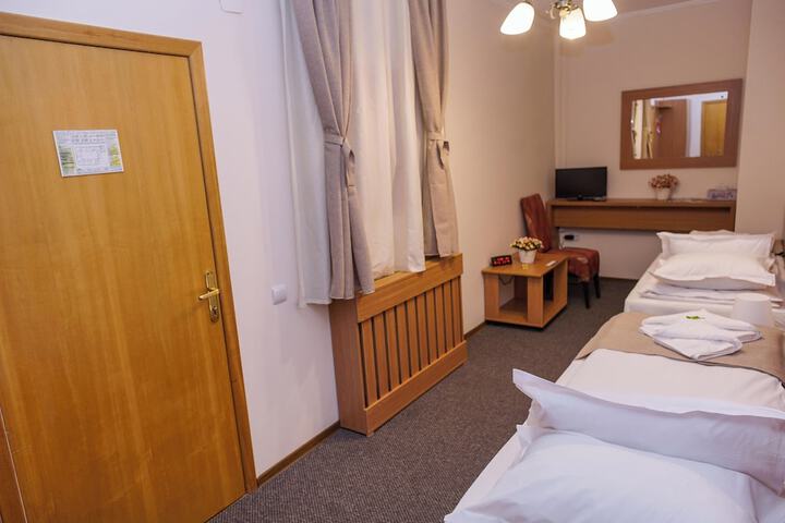 Room 8 of 37