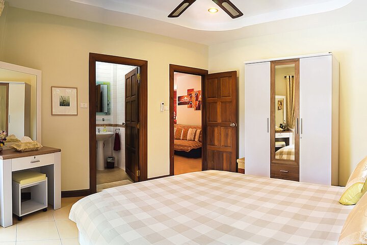 Room 10 of 115
