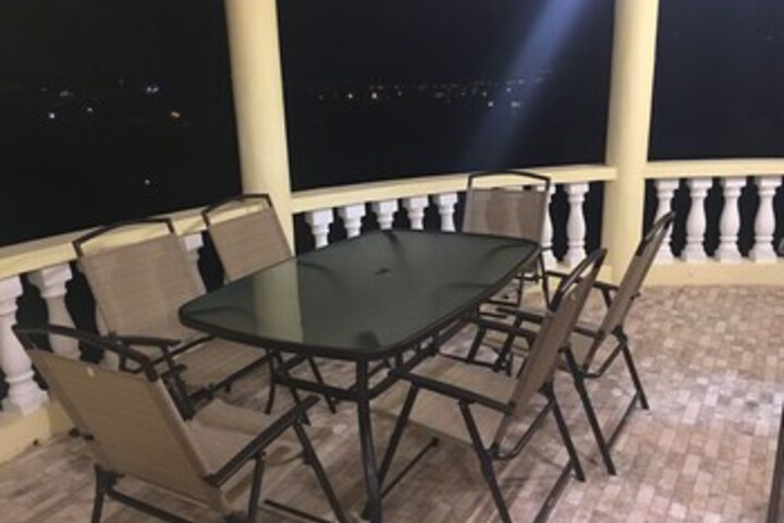 Dining 19 of 33
