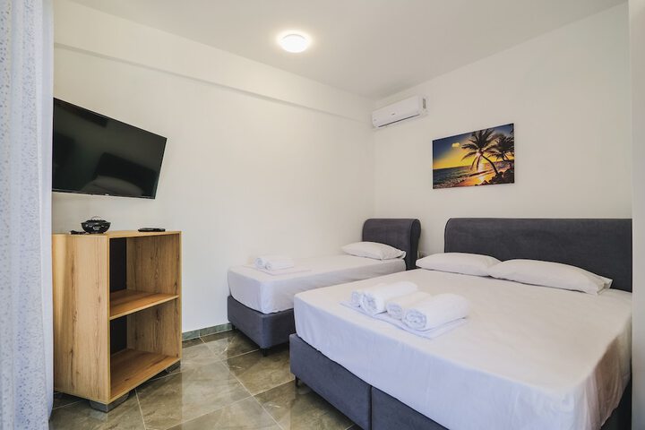 Room 5 of 62
