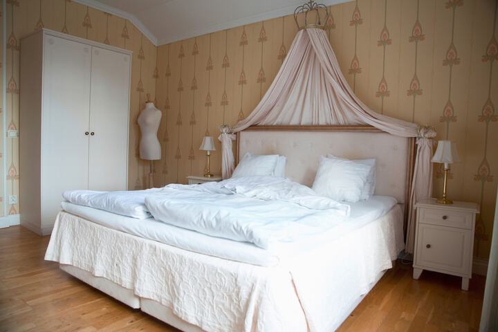 Room 10 of 42