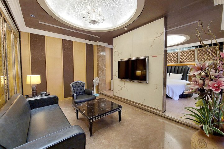 Room 30 of 69