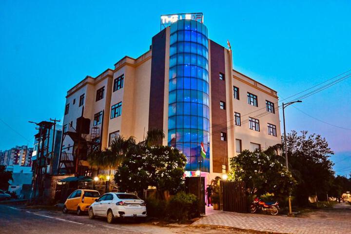 Hotel The Leaf - Gomti Nagar Lucknow