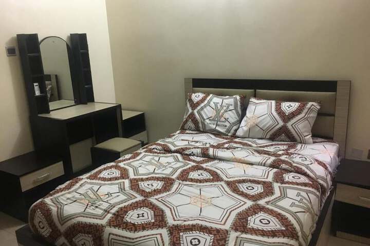 Room 11 of 25