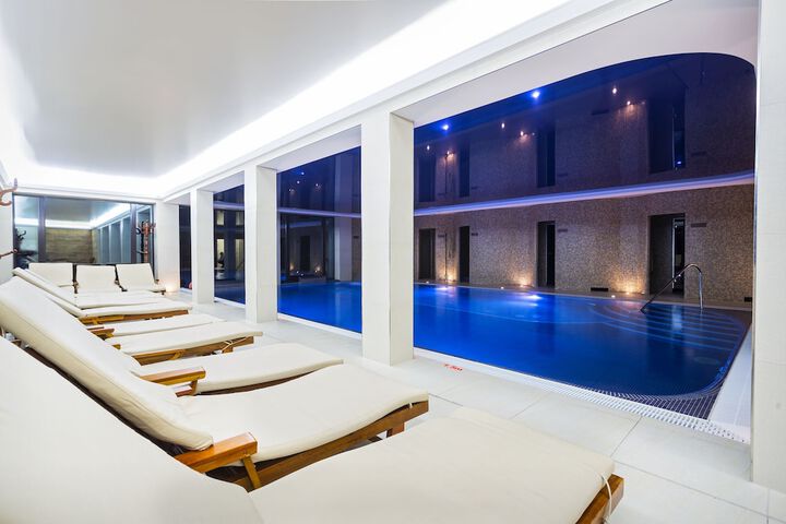 Pool 43 of 75