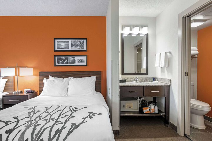 2 Double Beds (6 of 8)