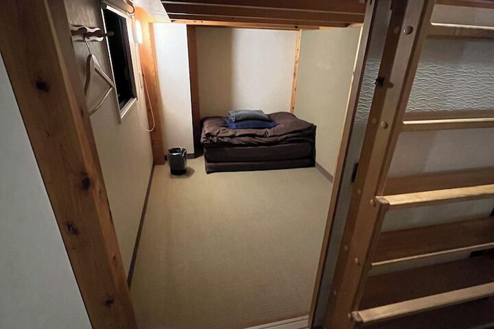 Room 14 of 33