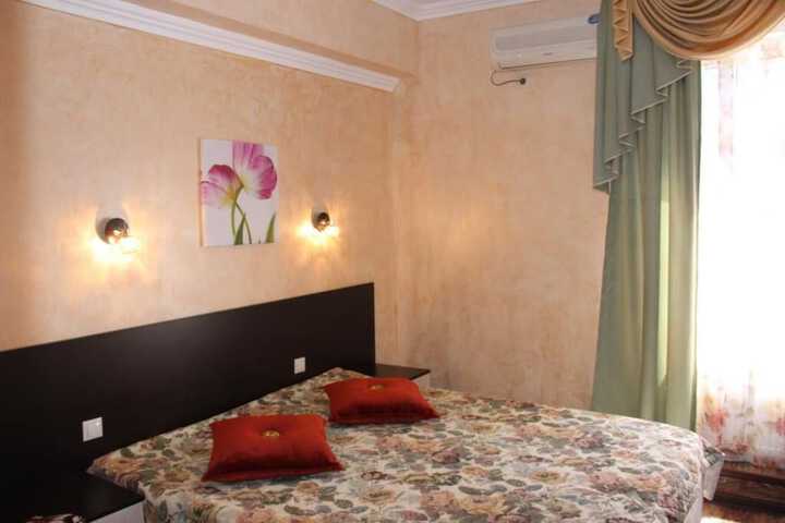 Room 3 of 40