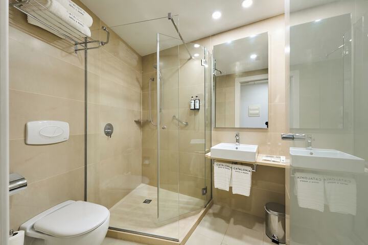 Room 14 of 32