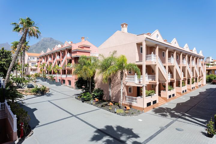 Hotel Exterior 92 of 109