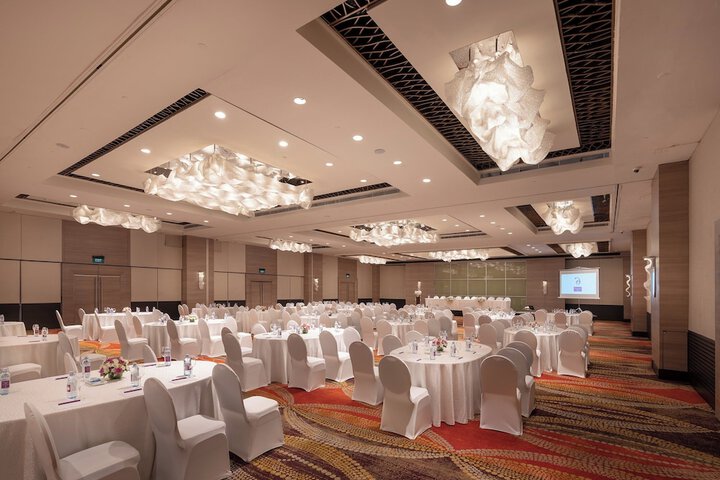 Ballroom/Hall 97 of 130