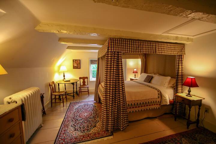 Room 6 of 28