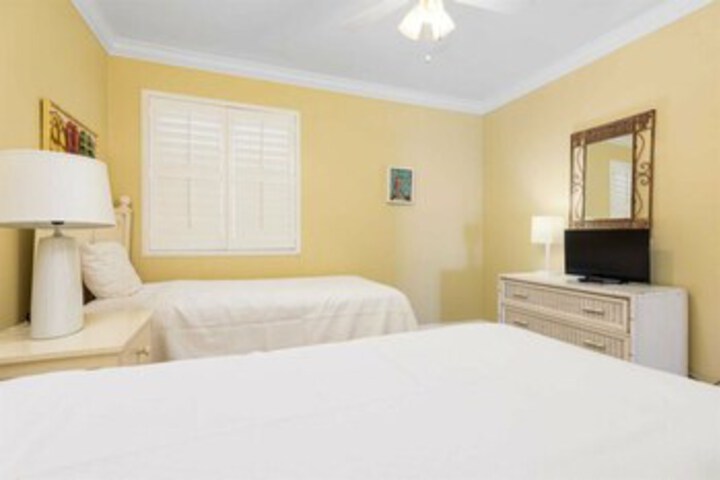 Room 151 of 156
