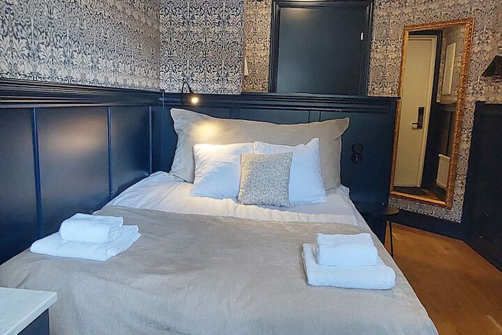 Room 4 of 43
