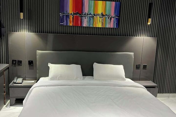 Room 10 of 38