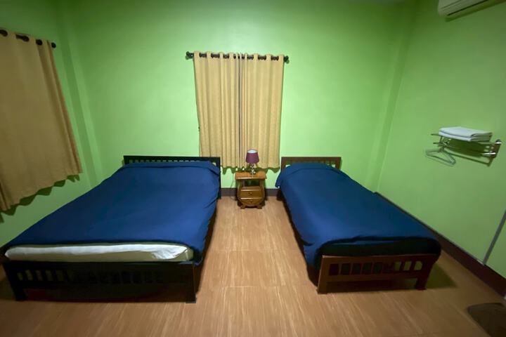 Room 6 of 13