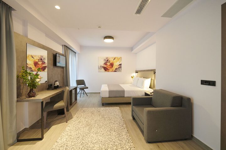 Room 14 of 37